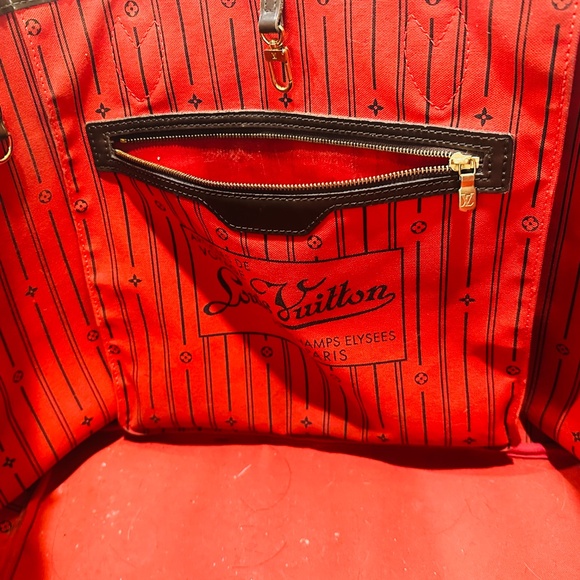 Louis Vuitton Neverfull Bag - Picture 8 of 10